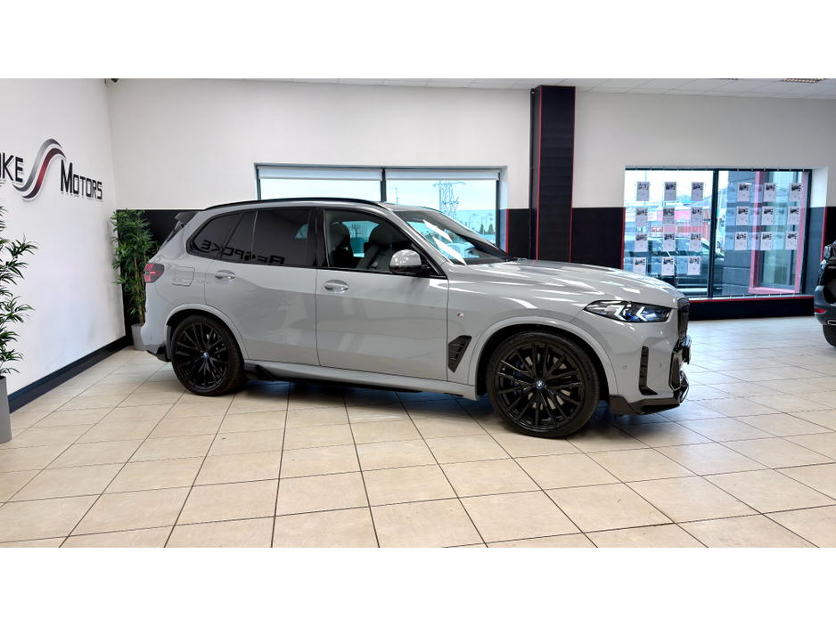 2025 BMW X5 - image 2