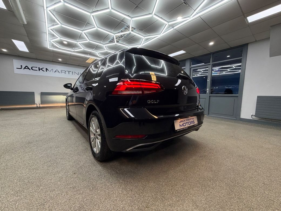 2017 Volkswagen Golf - image 17