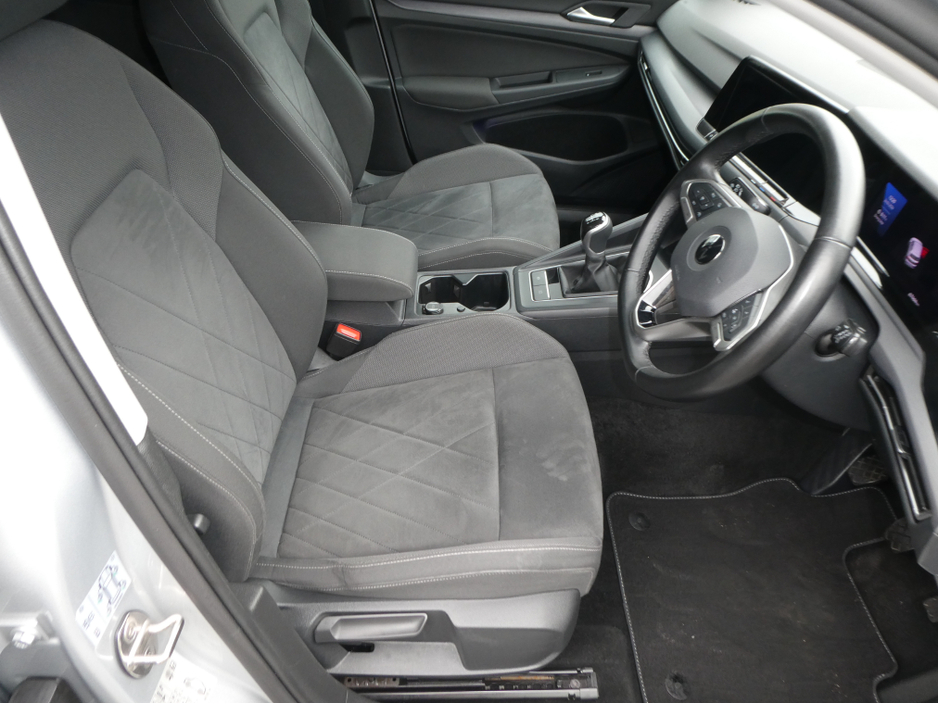 2022 Volkswagen Golf - image 15