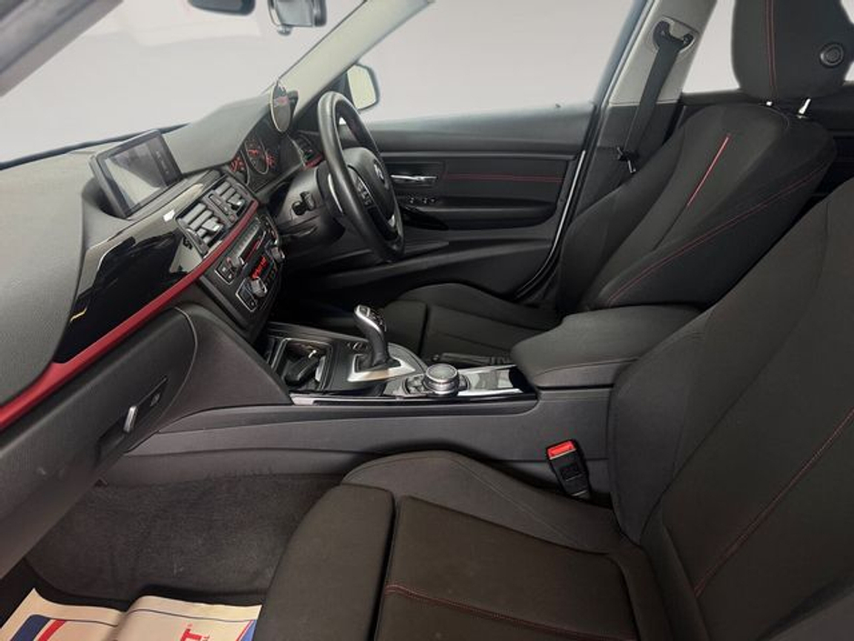 2015 BMW 3 Series - image 17