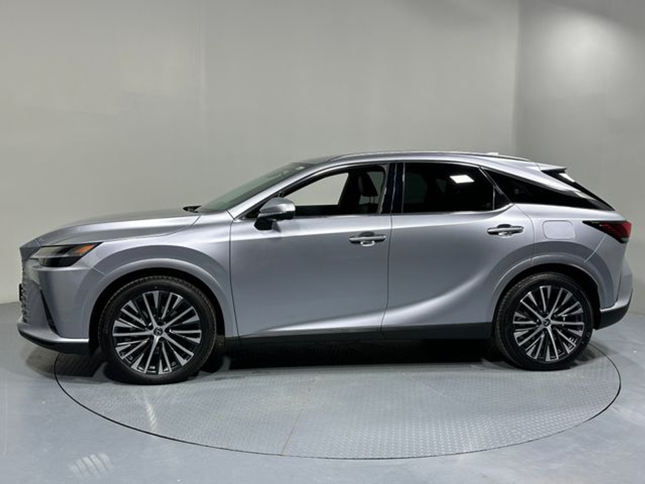 2025 Lexus RX 450h+ - image 4