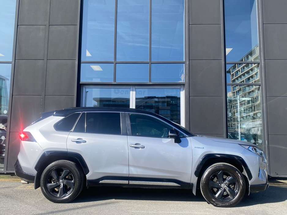 2021 Toyota Rav4 - image 4