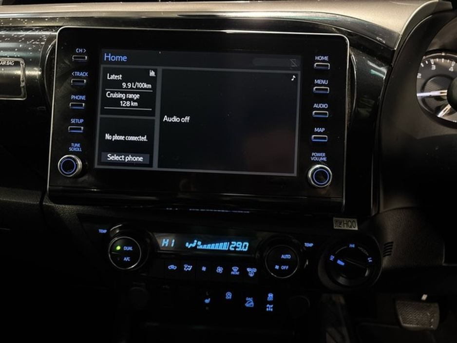 2024 Toyota Hilux - image 12