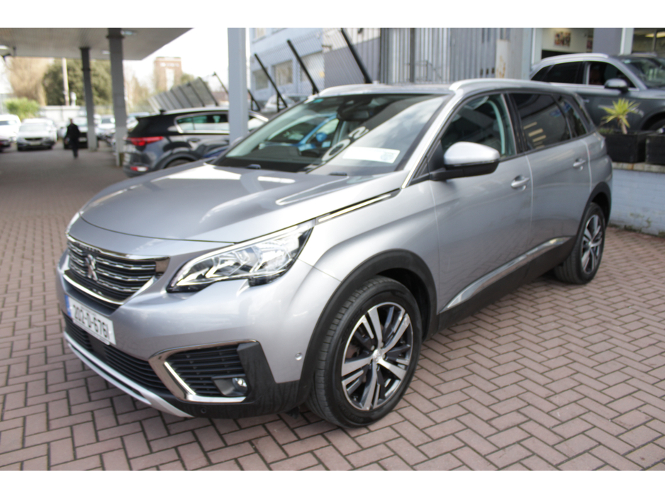 2020 Peugeot 5008 - image 8