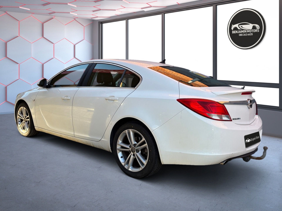 2010 Opel Insignia - image 11