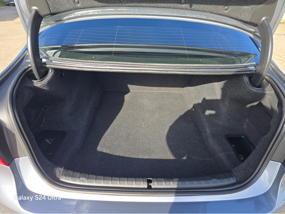 2018 BMW 5 Series - image 6