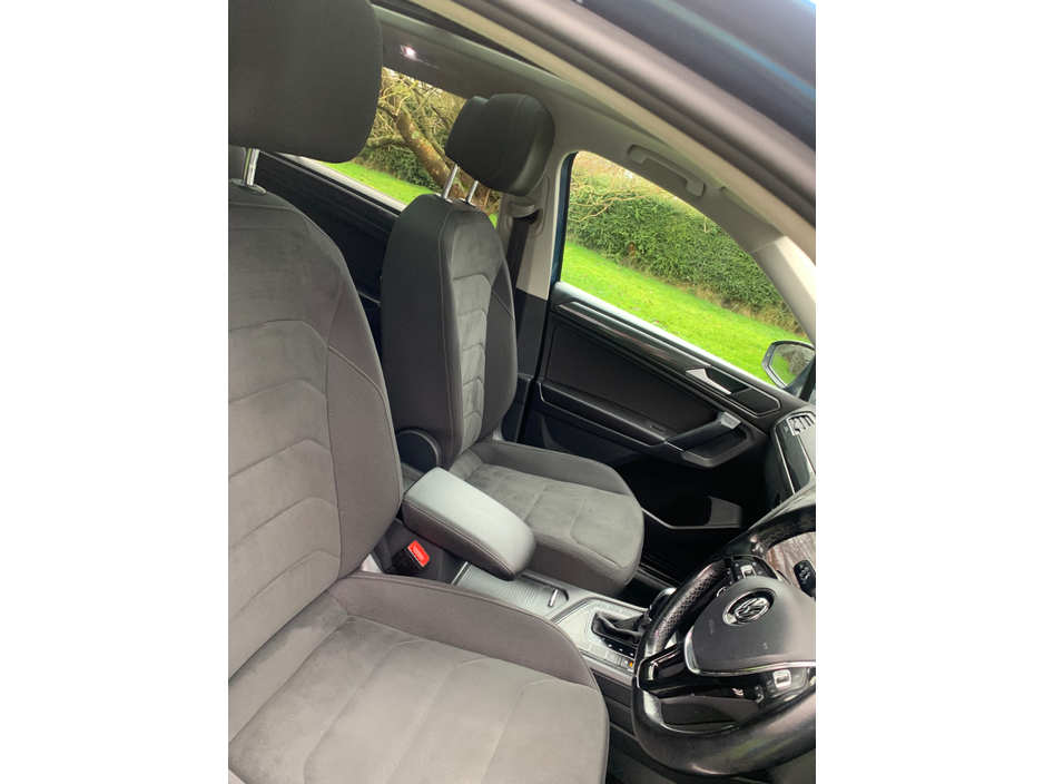 2018 Volkswagen Tiguan - image 14