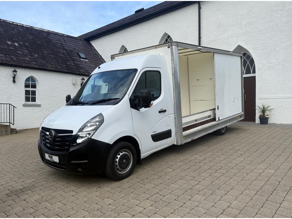 2020 Opel Movano - image 10