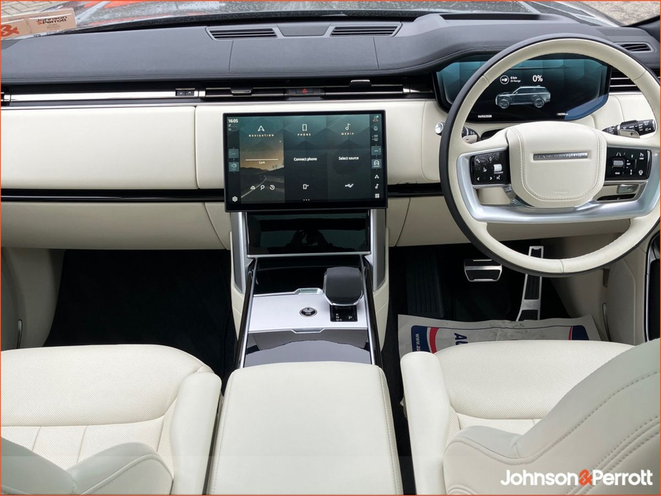 2024 Land Rover Range Rover - image 4