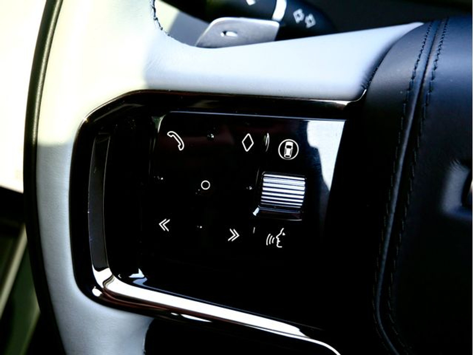 2025 Land Rover Range Rover Velar - image 21