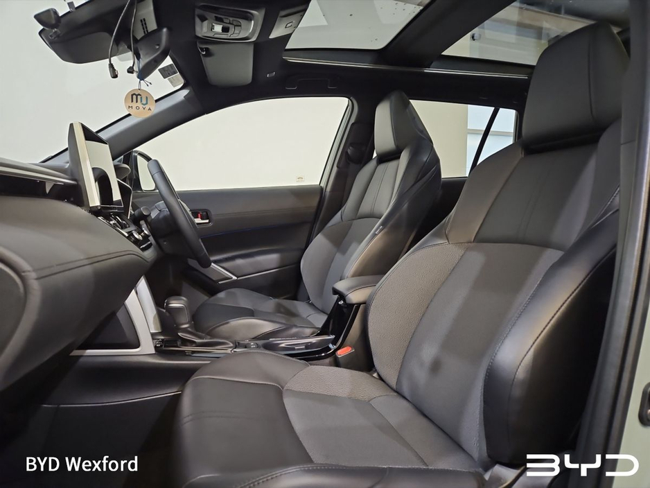 2025 Toyota Corolla Cross - image 7