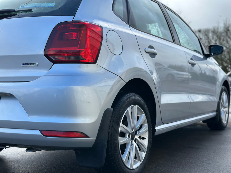 2015 Volkswagen Polo - image 9
