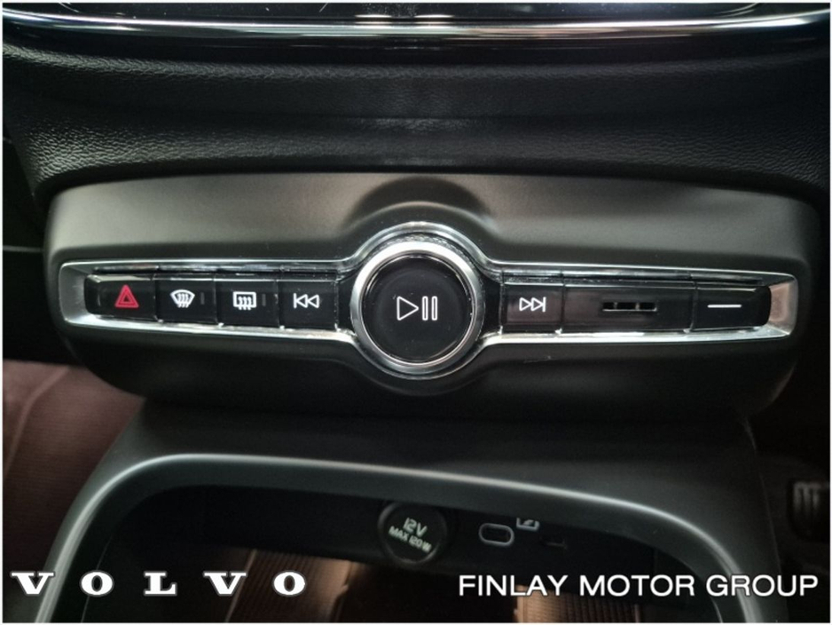 2022 Volvo XC40 - image 29