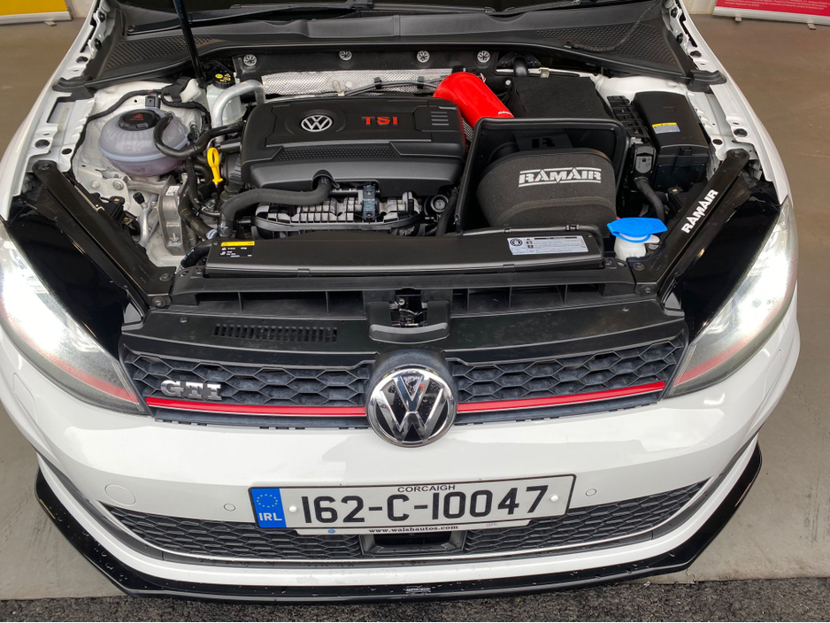 2016 Volkswagen Golf - image 30