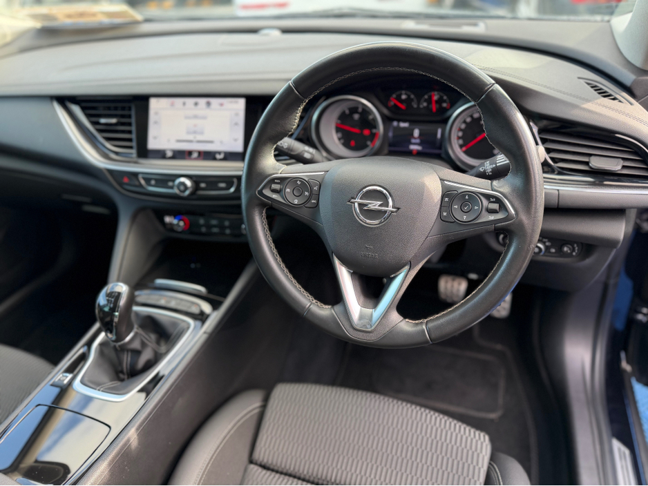 2018 Opel Insignia - image 20