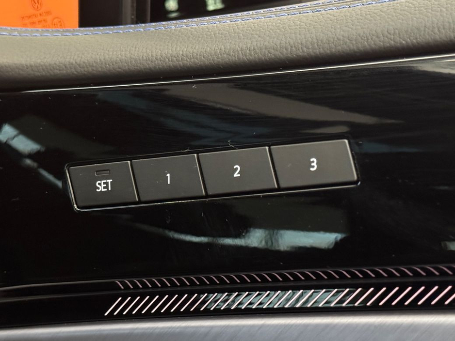 2025 Volkswagen Touareg - image 20