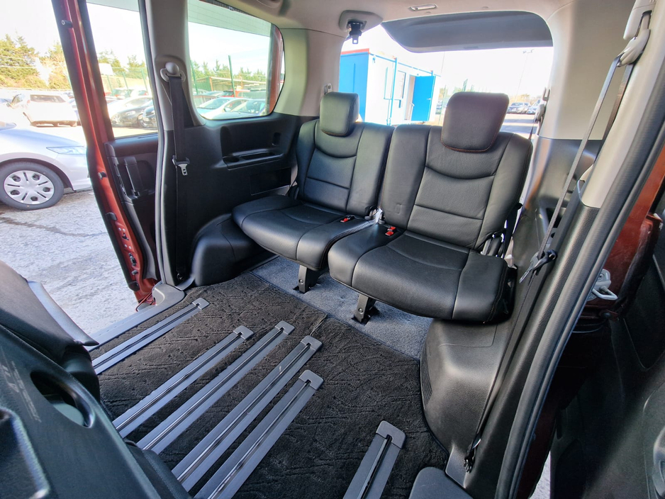 2016 Nissan Serena - image 6