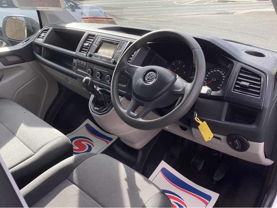 2019 Volkswagen Transporter - image 10