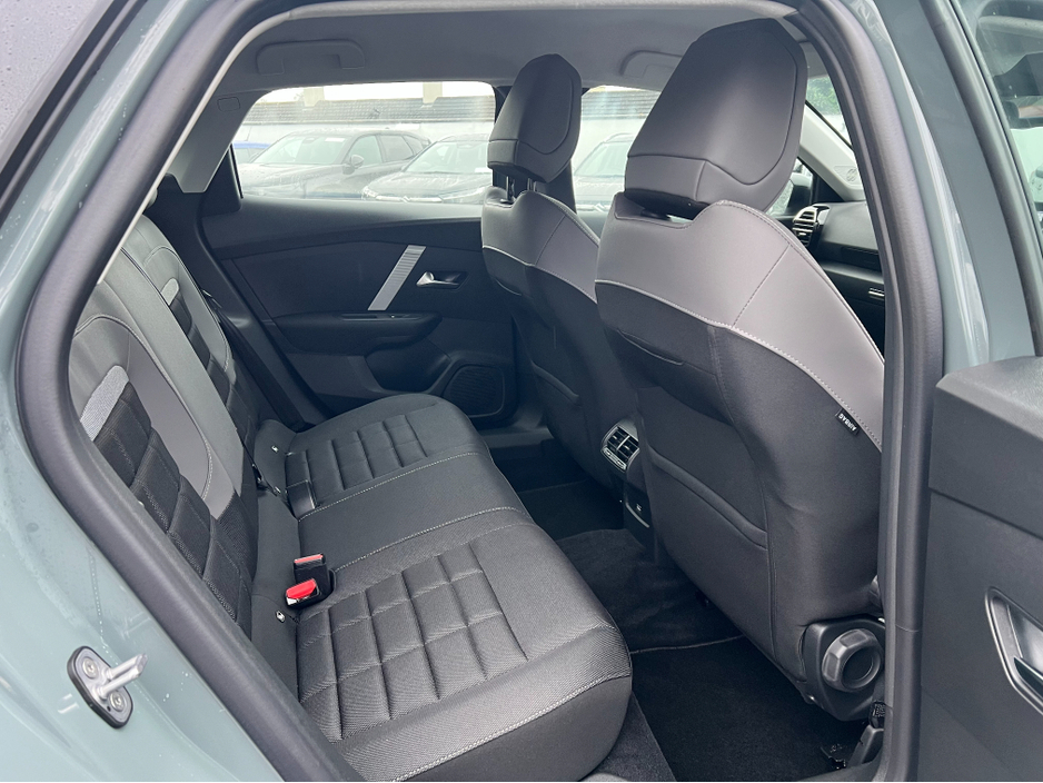 2025 Citroen C4 PLUS 54KWH 156HP €26,950