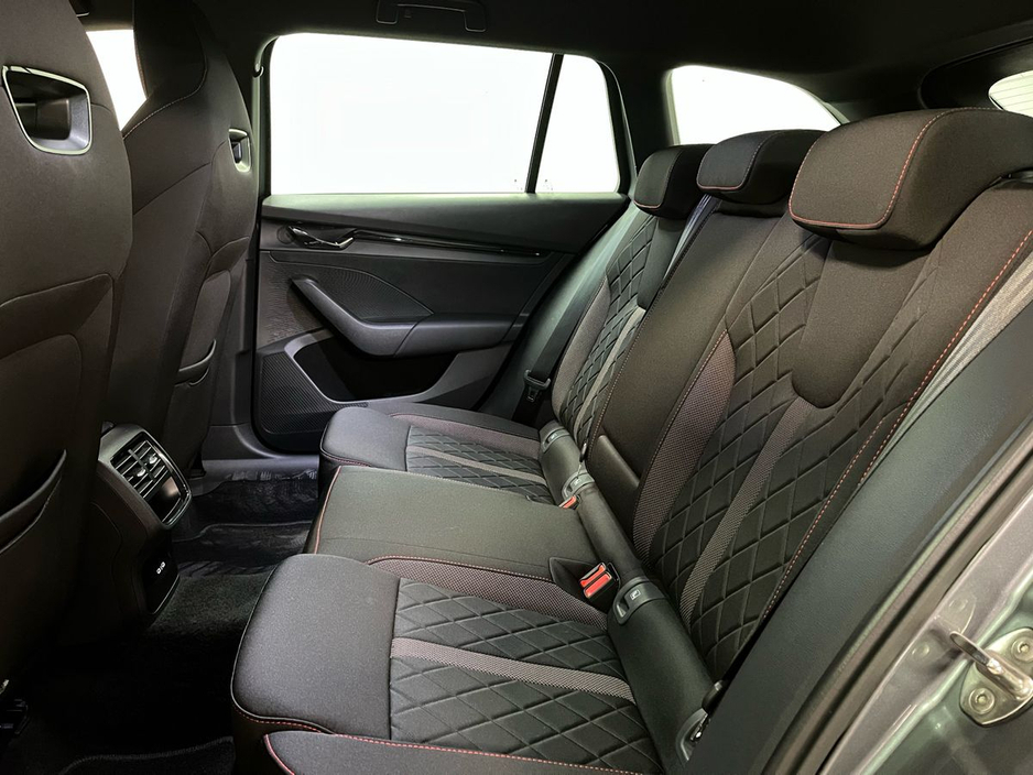 2023 Skoda Octavia - image 7