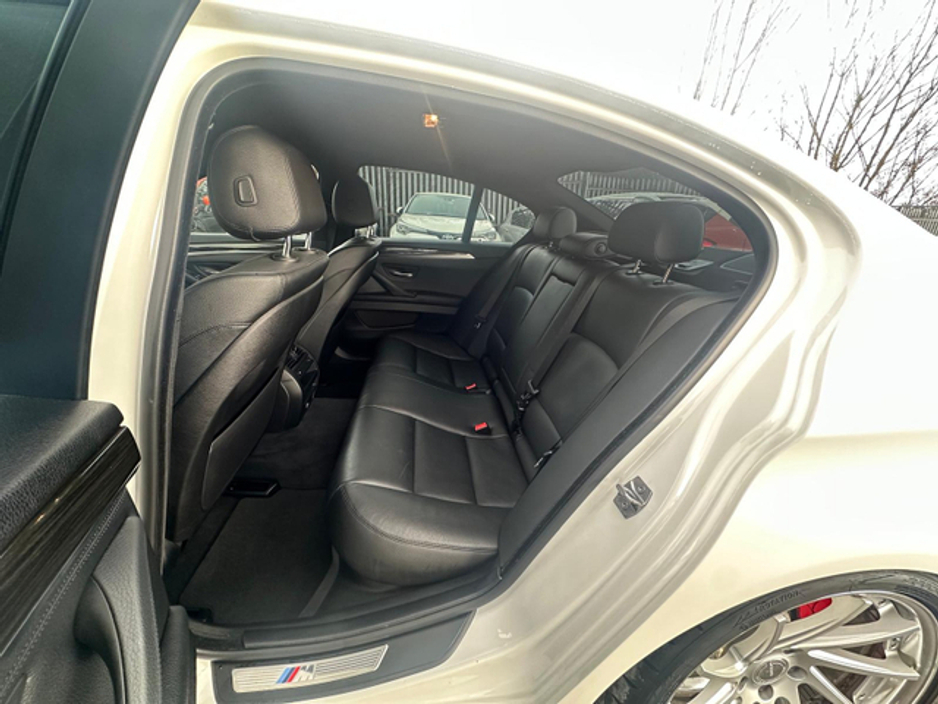 2017 BMW 5 Series - image 14
