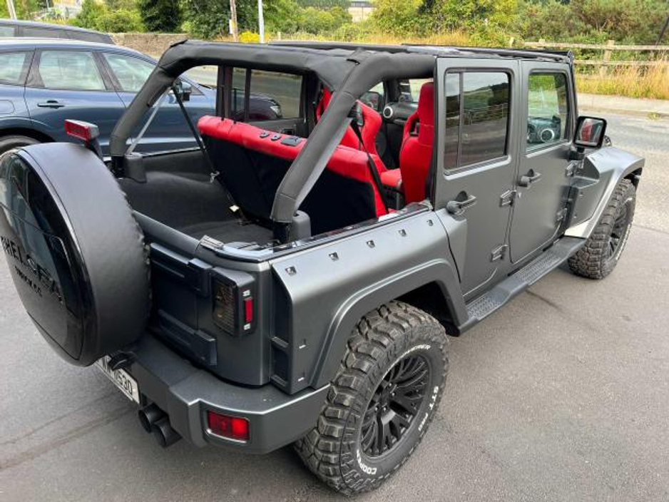 2010 Jeep Wrangler - image 7