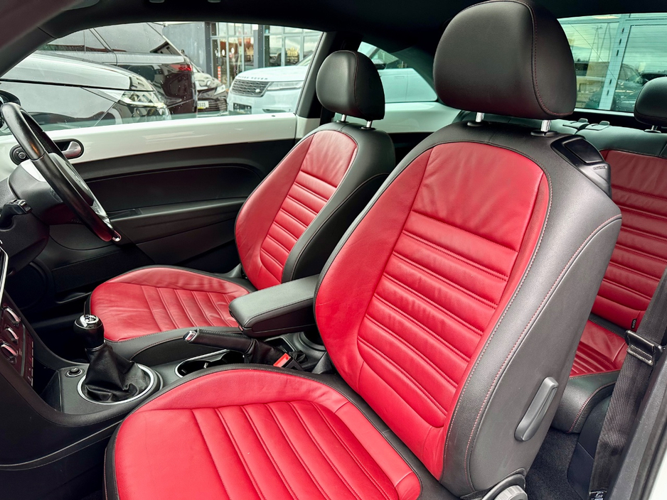 2016 Volkswagen Beetle - image 13