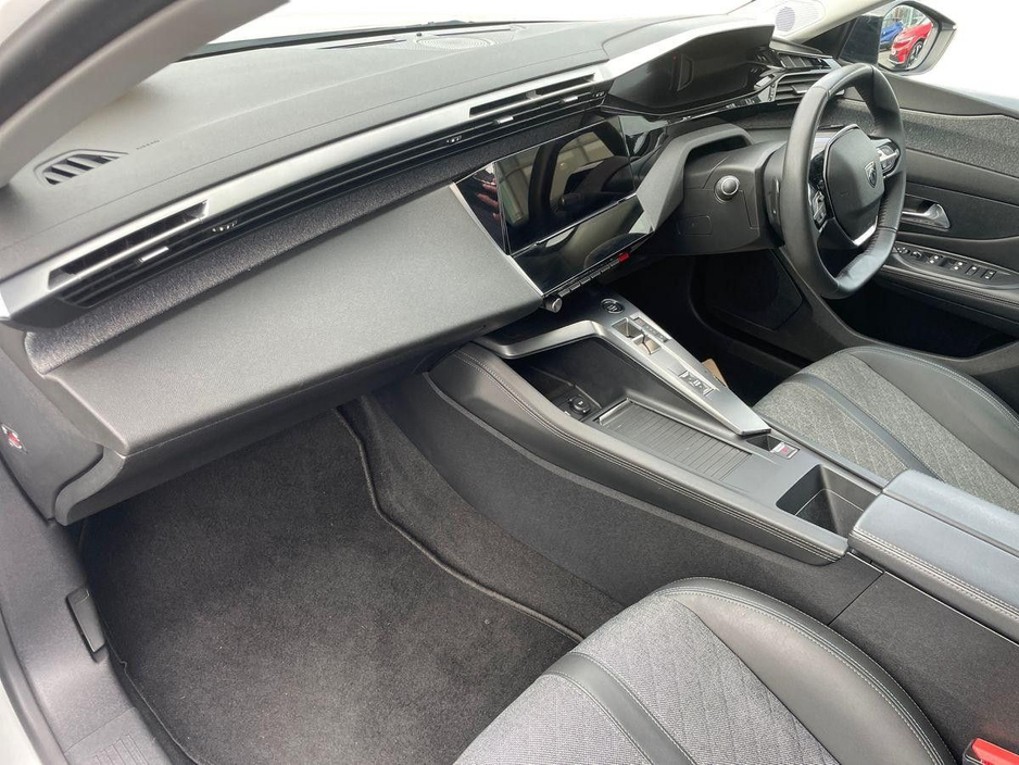 2023 Peugeot 408 - image 4
