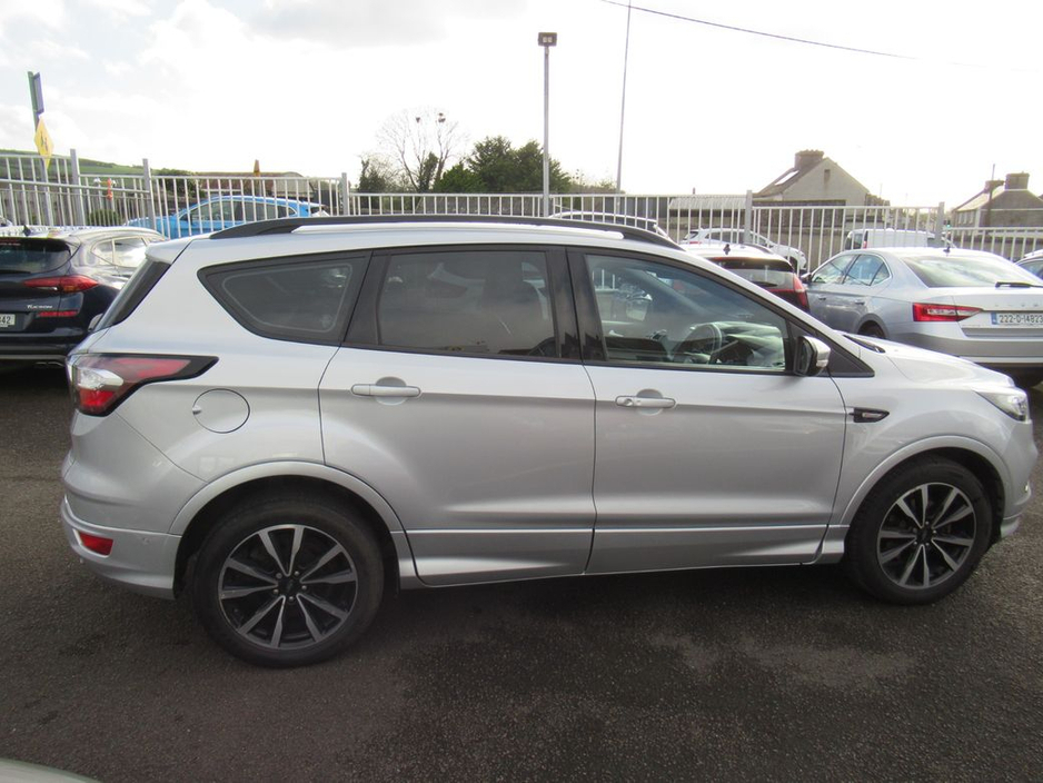 2019 Ford Kuga - image 4