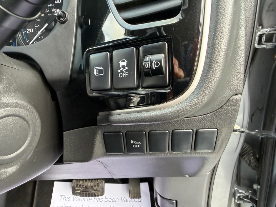 2016 Mitsubishi Outlander - image 27