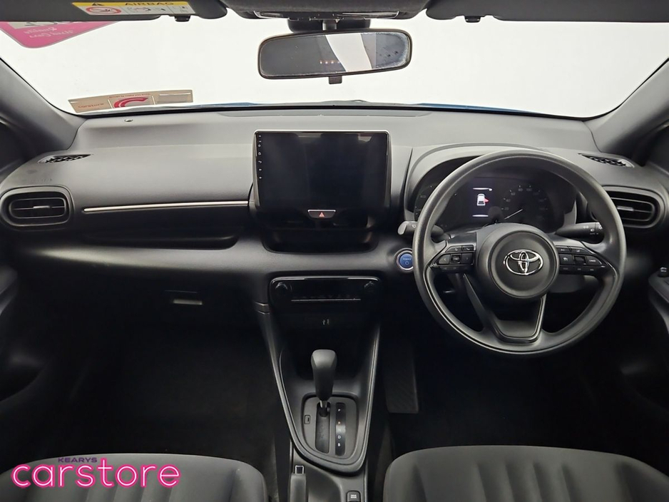 2023 Toyota Yaris - image 11