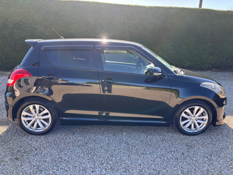 2015 Suzuki Swift - image 2