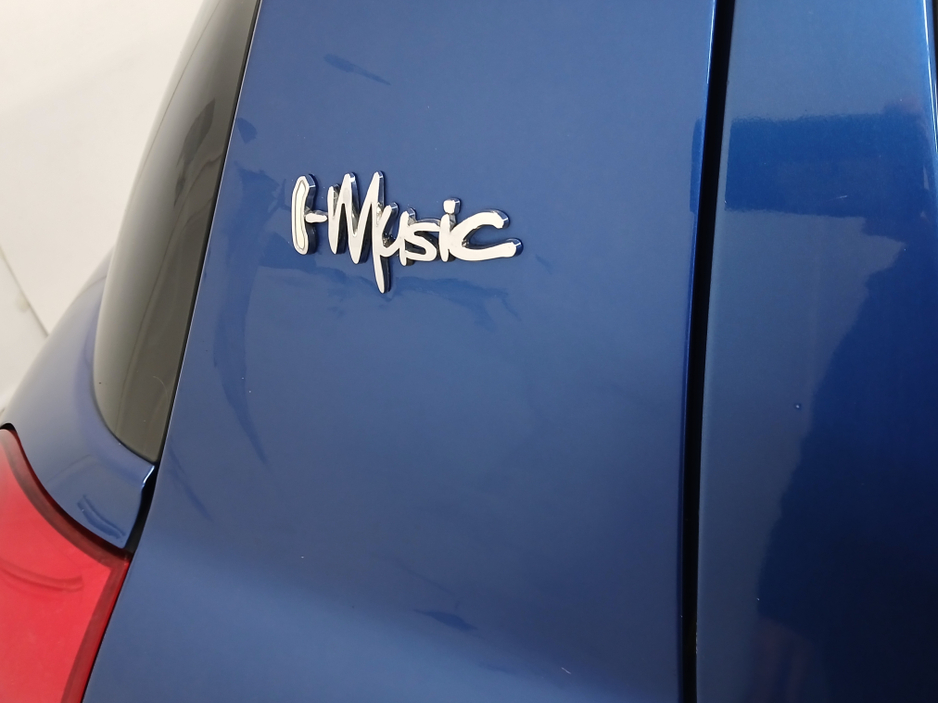 2012 Renault Clio - image 9