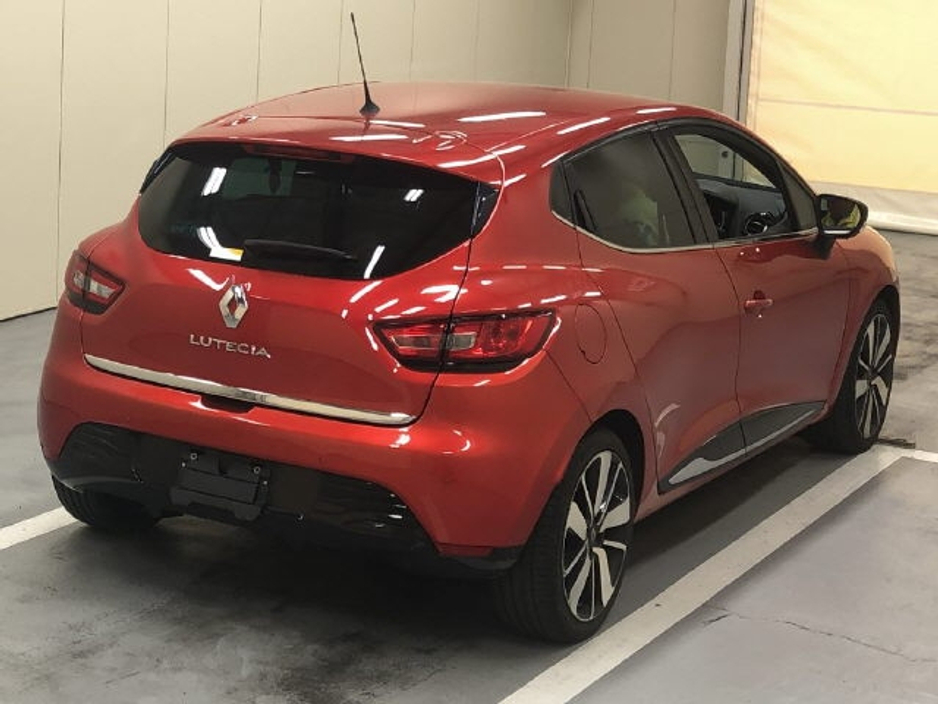 2015 Renault Clio - image 4