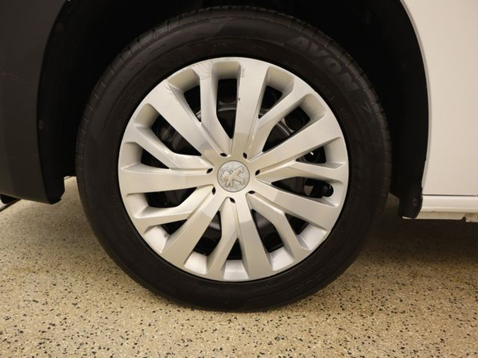 2022 Peugeot Partner - image 17