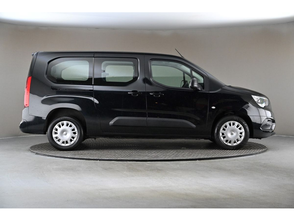 2022 Opel Combo - image 11