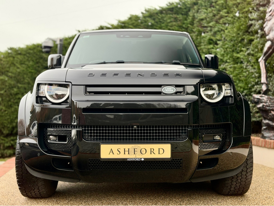 2021 Land Rover Defender - image 5