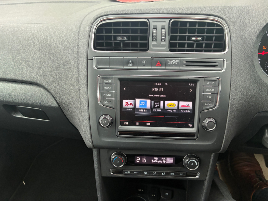 2015 Volkswagen Polo - image 22