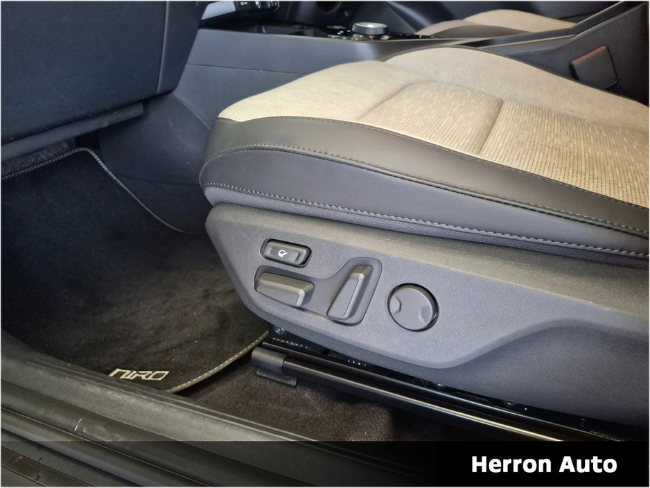 2023 Kia Niro - image 12