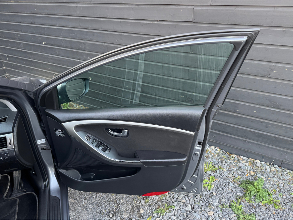 2012 Hyundai i30 - image 15