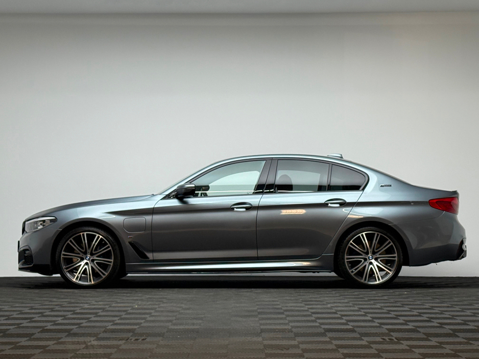 2019 BMW 5 Series - image 4