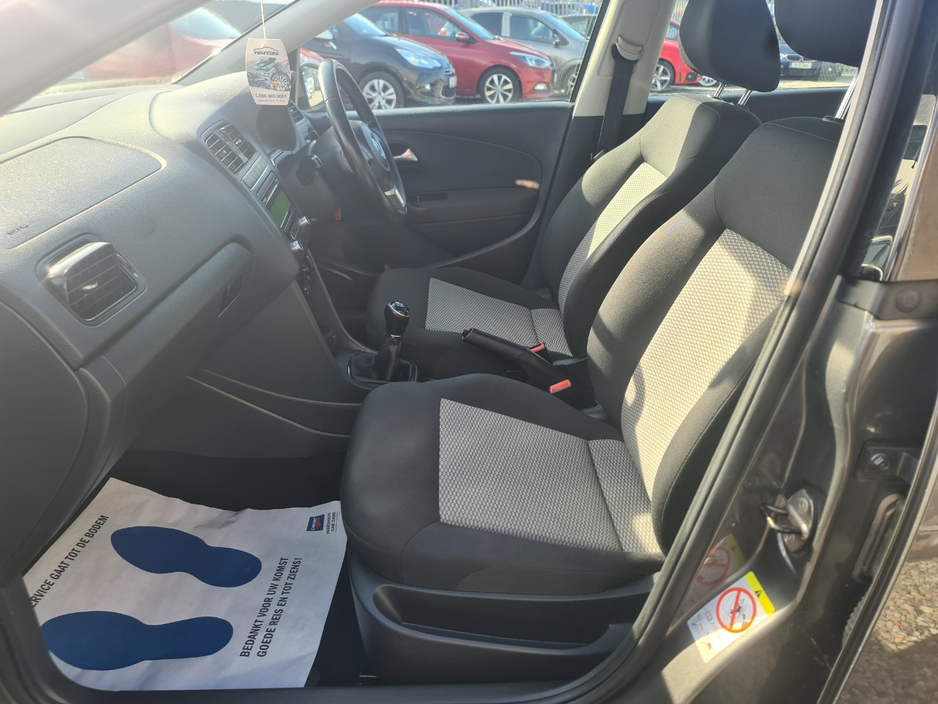 2013 Volkswagen Polo - image 9