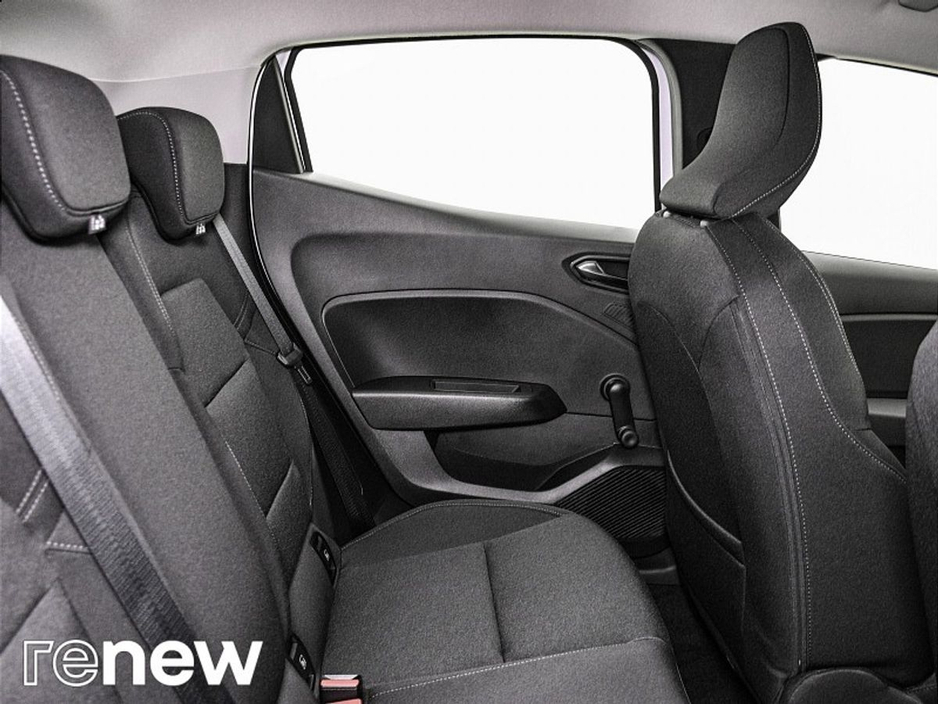 2022 Renault Clio - image 13