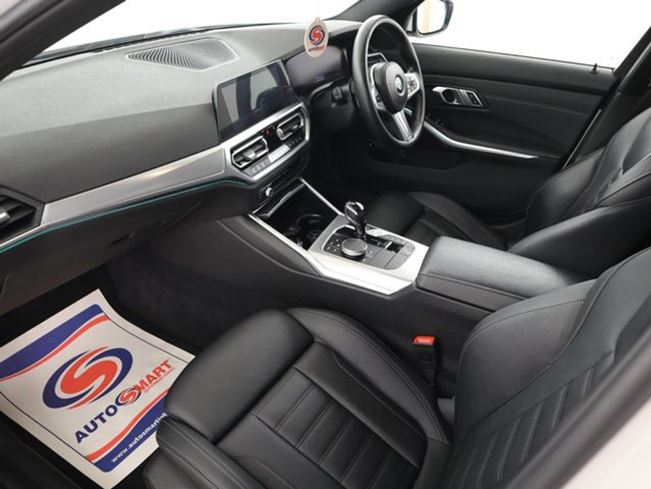 2021 BMW 3 Series - image 15