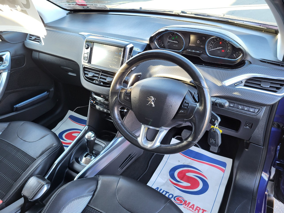 2014 Peugeot 208 - image 15
