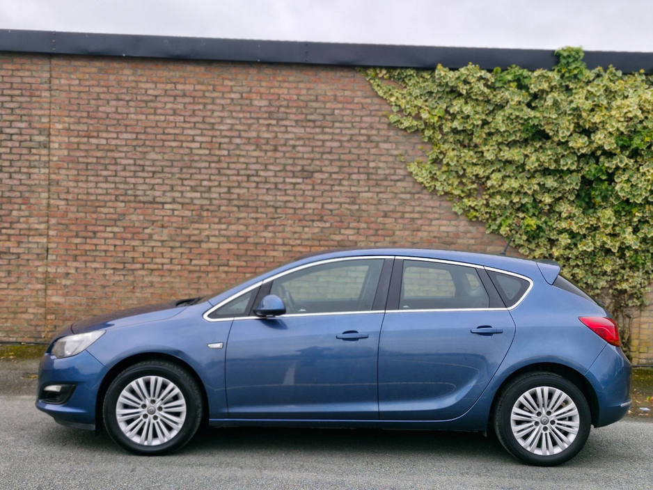 2015 Opel Astra - image 4