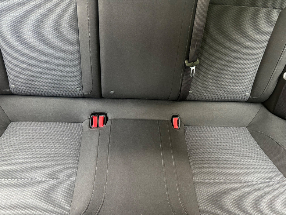 2015 Opel Insignia - image 23