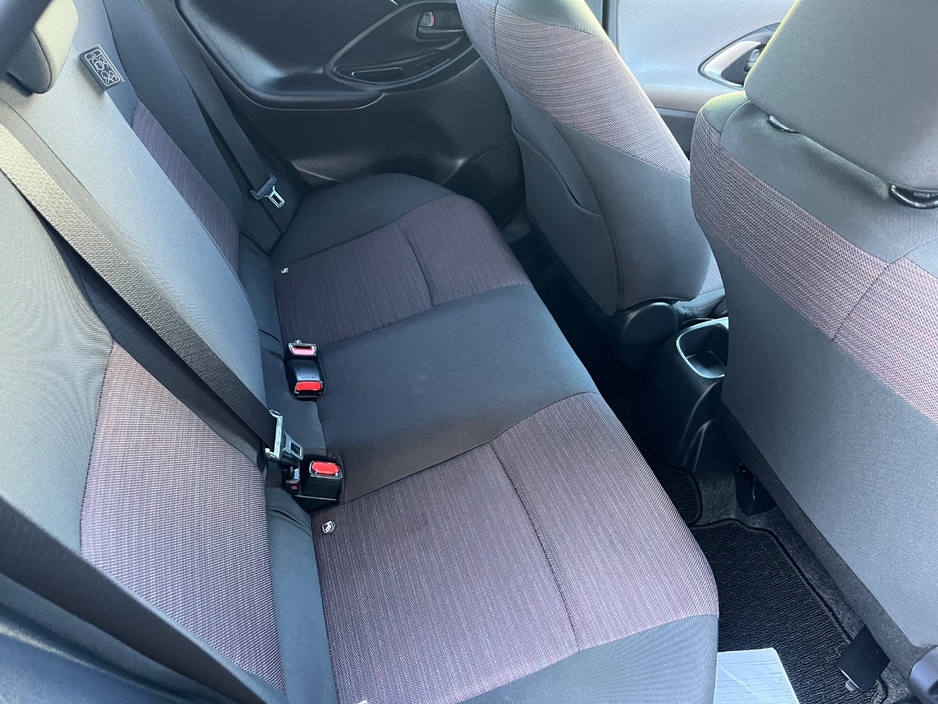 2020 Toyota Yaris - image 7
