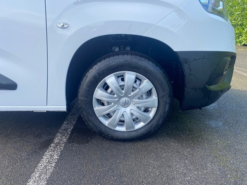 2025 Toyota Proace City SWB GX 100HP 650KGS €26,950