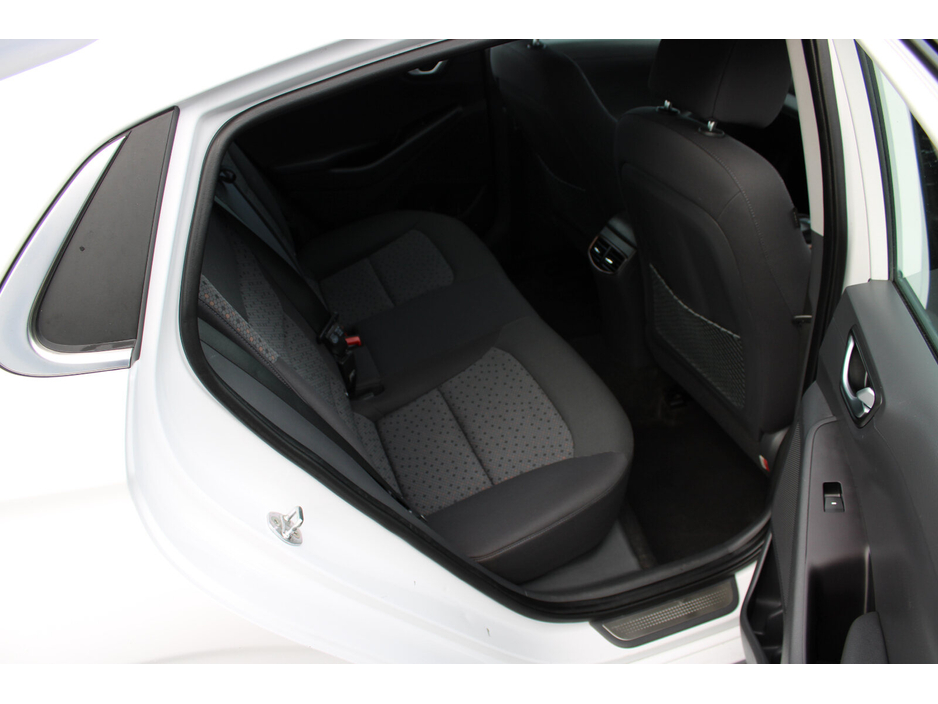 2017 Hyundai Ioniq - image 12